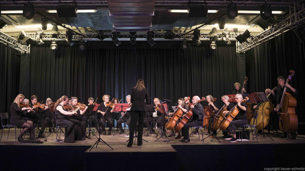 2026-10-12_00-26-09-orchesterfoto