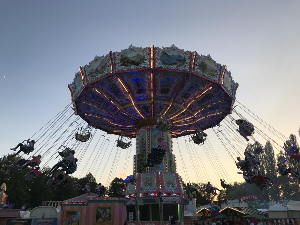 2017-07-29-2888-kettenkarusell-auf-dem-neuburger-volksfest