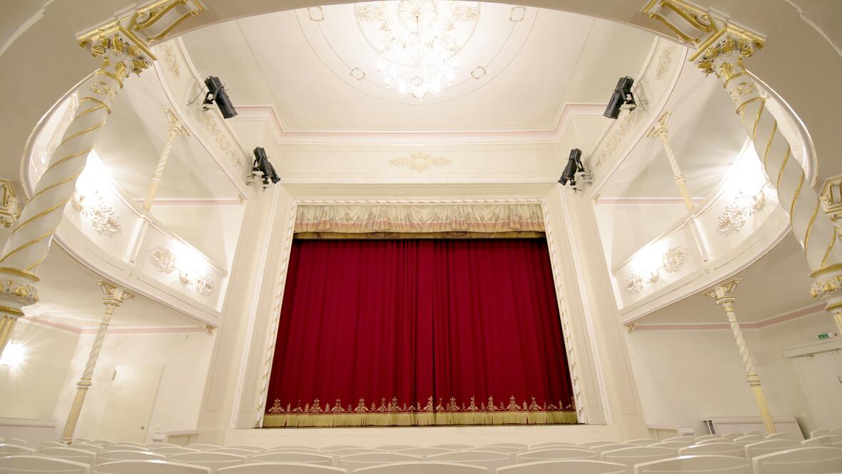 stadttheater-innenraum-vorhang_dsc8020