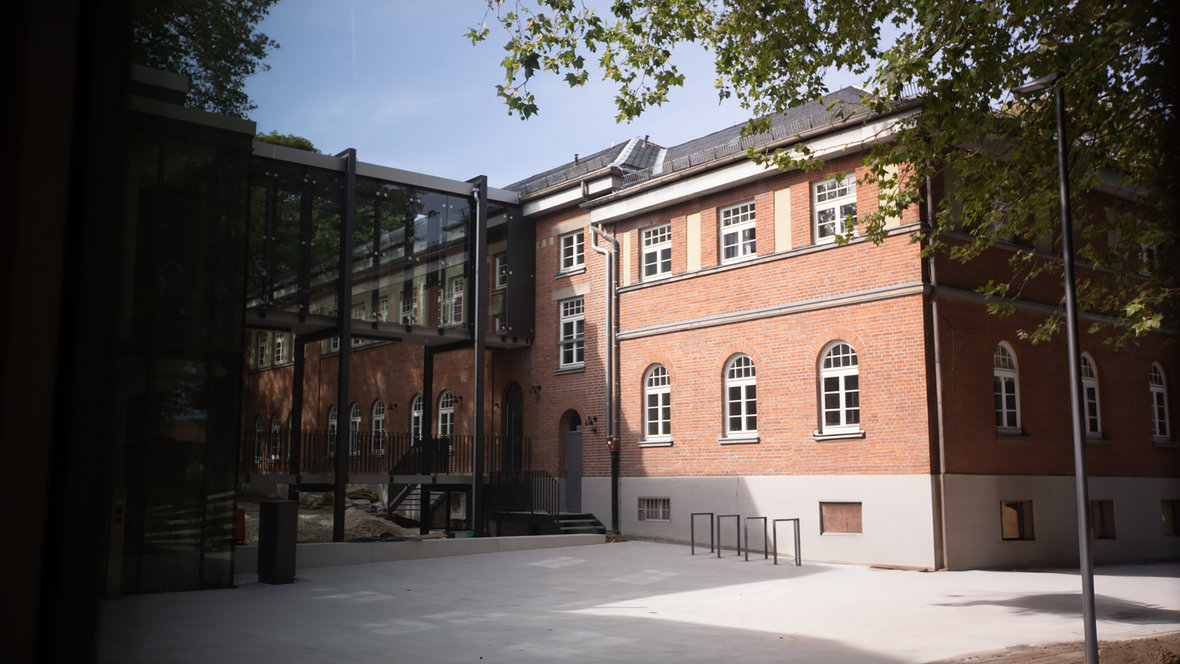 2024-01-09_15-55-17-campusneuburg_gebaeude6_uebergang9577s