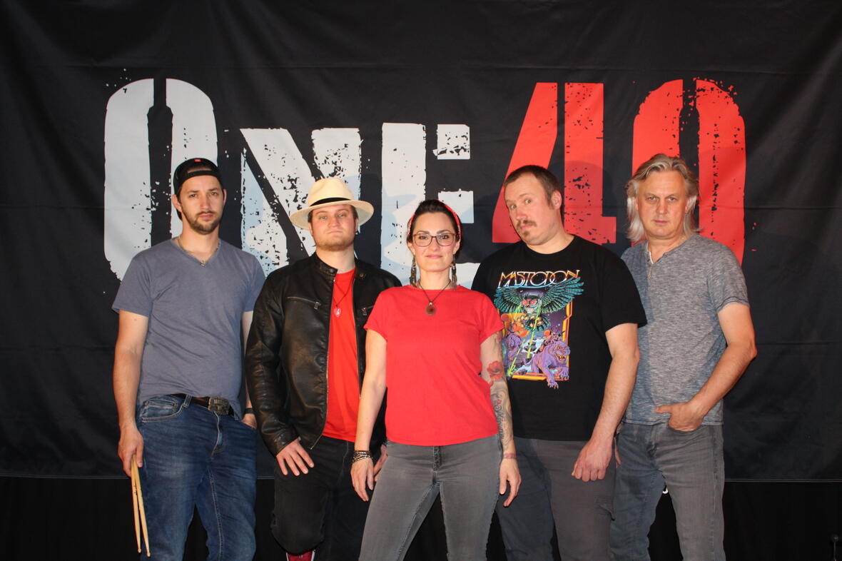 2026-05-12_12-27-09-one40_bandfoto_11-2