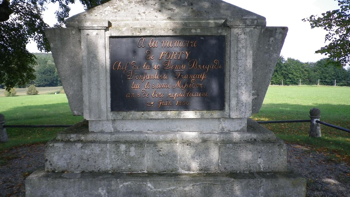 Chrisi1964 (https://commons.wikimedia.org/wiki/File:Das_La_Tour_Denkmal.jpg), „Das La Tour Denkmal“, https://creativecommons.org/licenses/by-sa/4.0/legalcode