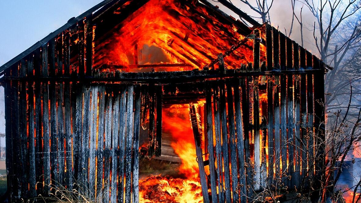 brand-einer-huette-in-scheyern-2